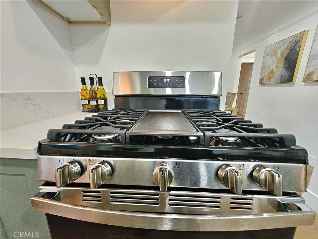 Image 19 of property listing at 3104 W 43rd Place, Los Angeles, CA 90008