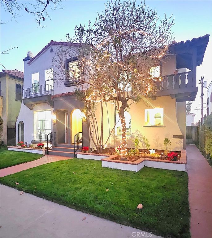Image 2 of property listing at 3104 W 43rd Place, Los Angeles, CA 90008