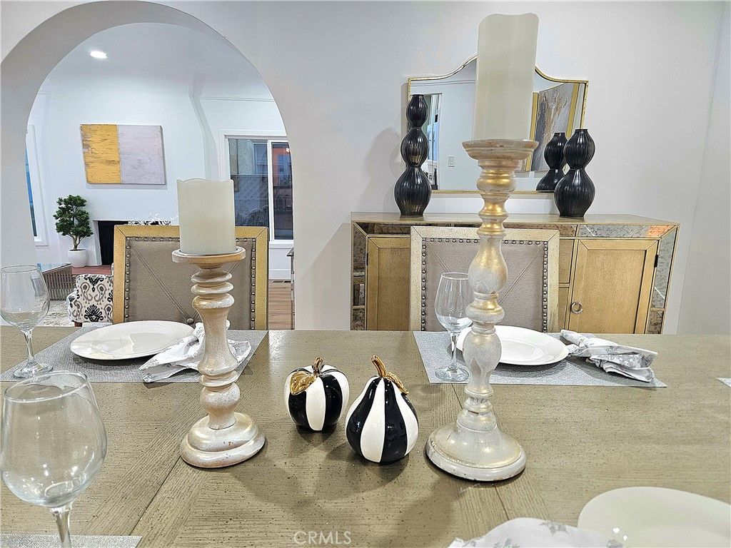 Image 21 of property listing at 3104 W 43rd Place, Los Angeles, CA 90008