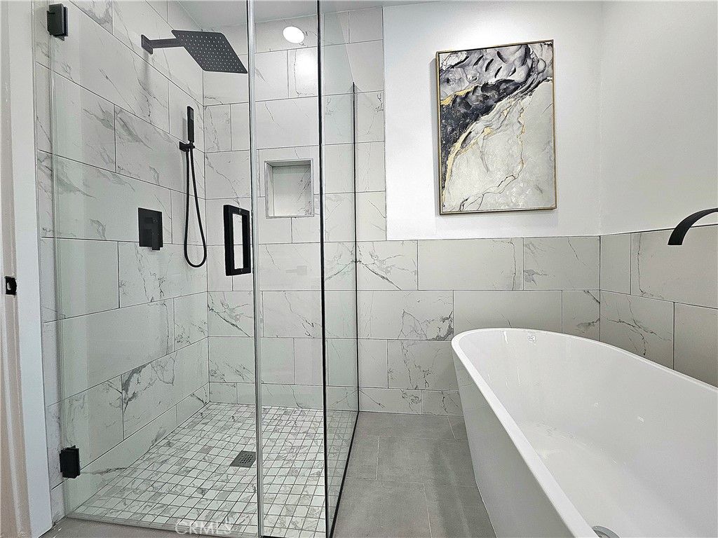 Image 25 of property listing at 3104 W 43rd Place, Los Angeles, CA 90008