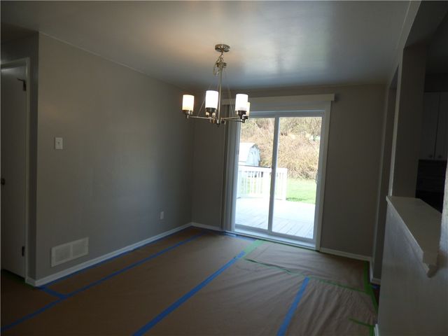 745 Shadyside Dr, West Mifflin, PA 15122