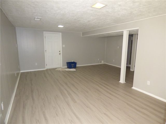 745 Shadyside Dr, West Mifflin, PA 15122