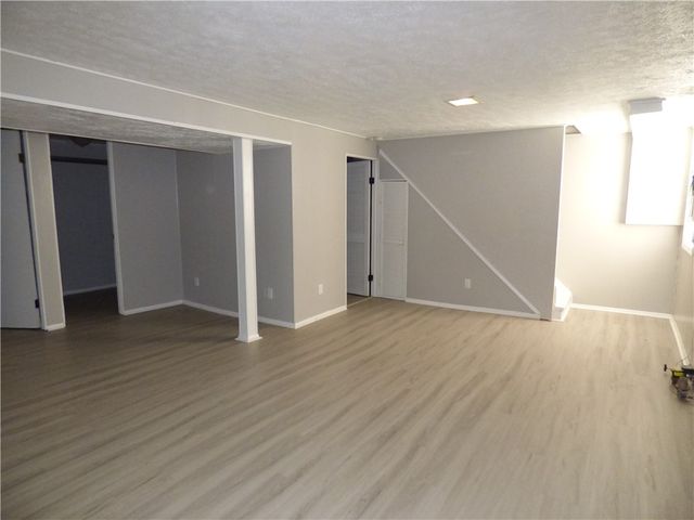 745 Shadyside Dr, West Mifflin, PA 15122
