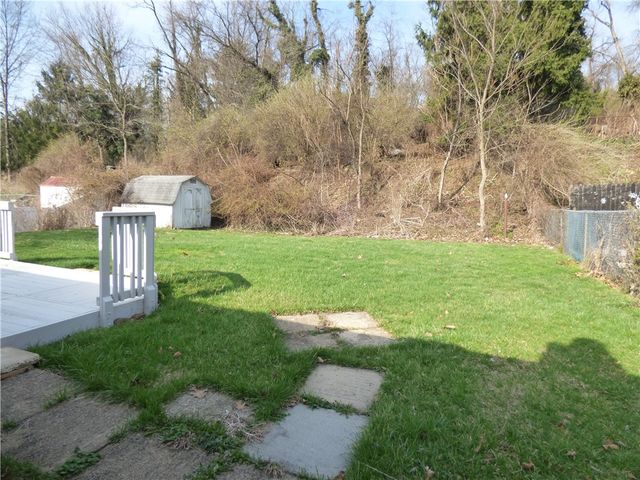 745 Shadyside Dr, West Mifflin, PA 15122