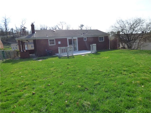 745 Shadyside Dr, West Mifflin, PA 15122