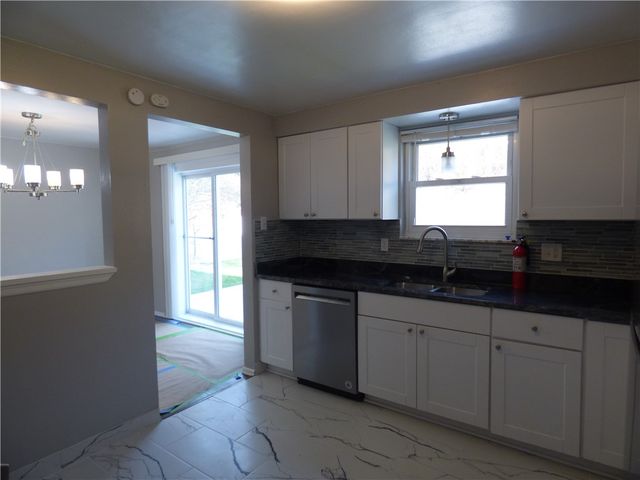 745 Shadyside Dr, West Mifflin, PA 15122