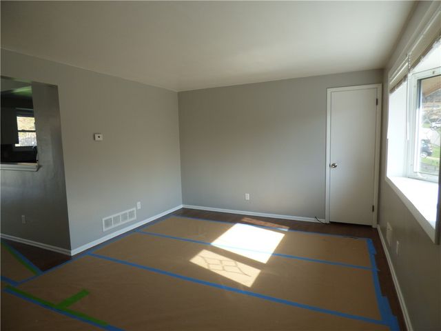 745 Shadyside Dr, West Mifflin, PA 15122