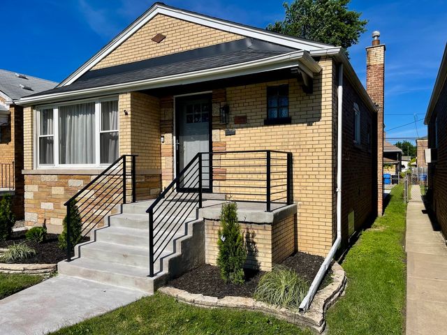 8739 S Bennett Avenue, Chicago, IL 60617