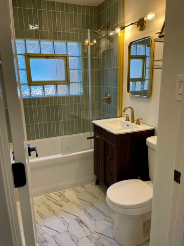 8739 S Bennett Avenue, Chicago, IL 60617