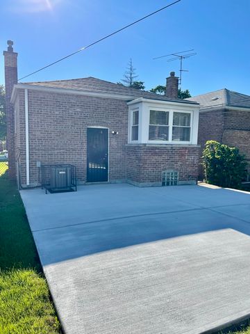 8739 S Bennett Avenue, Chicago, IL 60617