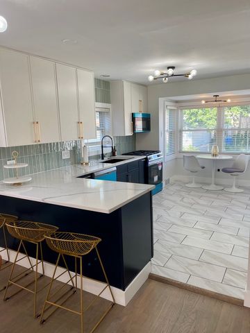 8739 S Bennett Avenue, Chicago, IL 60617