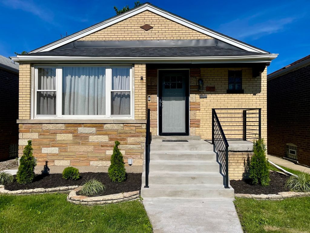 8739 S Bennett Avenue, Chicago, IL 60617