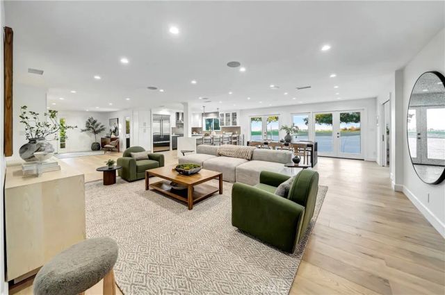 22535 Waterbury, Woodland Hills, CA 91364