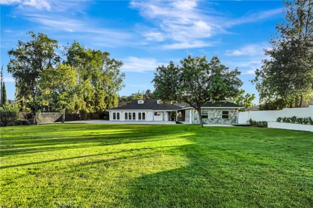 22535 Waterbury, Woodland Hills, CA 91364