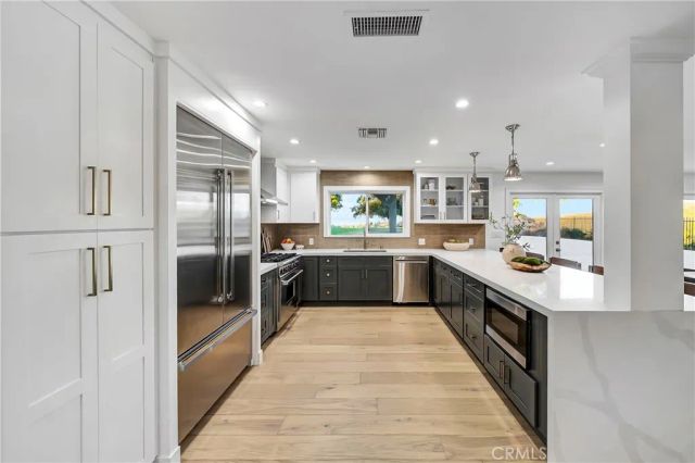 22535 Waterbury, Woodland Hills, CA 91364