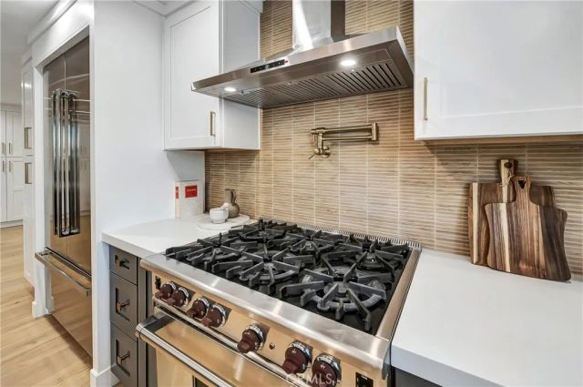 22535 Waterbury, Woodland Hills, CA 91364