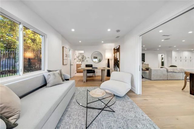 22535 Waterbury, Woodland Hills, CA 91364
