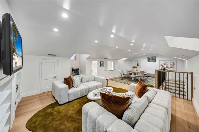 22535 Waterbury, Woodland Hills, CA 91364