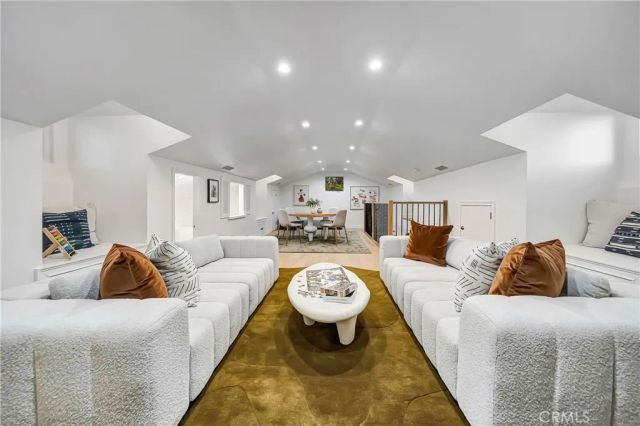 22535 Waterbury, Woodland Hills, CA 91364
