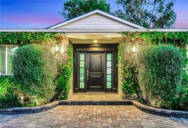 22535 Waterbury, Woodland Hills, CA 91364