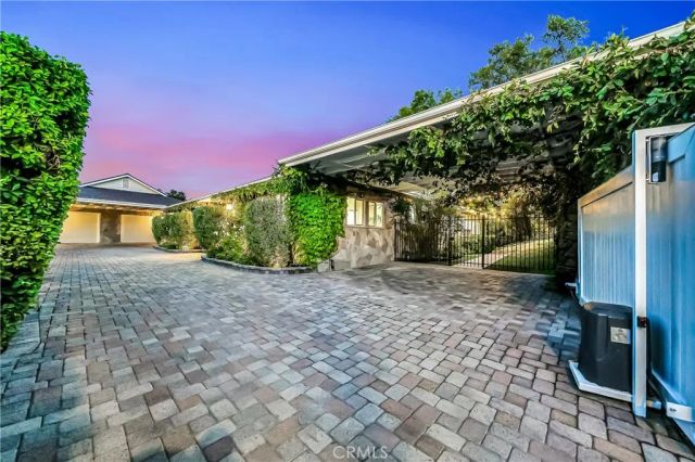 22535 Waterbury, Woodland Hills, CA 91364