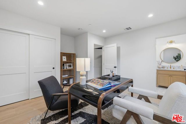 4525 Greenbush Avenue, Sherman Oaks, CA 91423