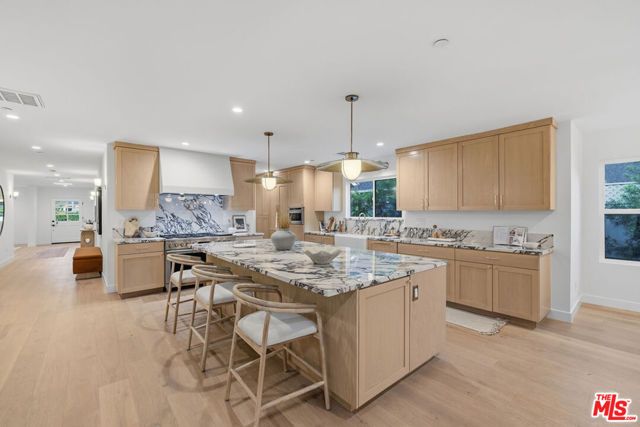 4525 Greenbush Avenue, Sherman Oaks, CA 91423