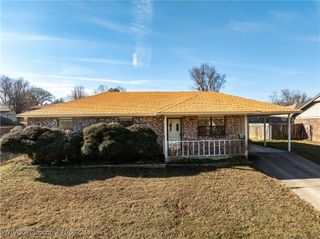 2007 N 30th Street, Van Buren, AR 72956