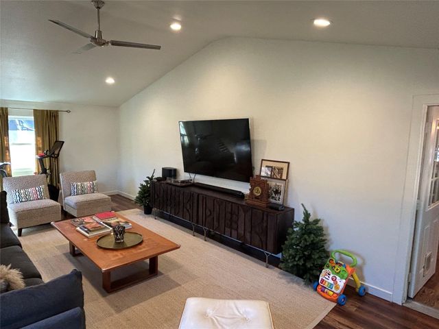 1304 W St Johns Ave, Austin, TX 78757