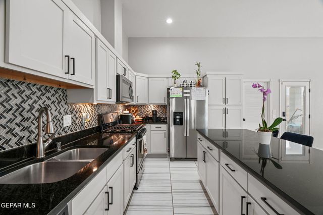 2704 MIKE PRICE Drive, El Paso, TX 79938
