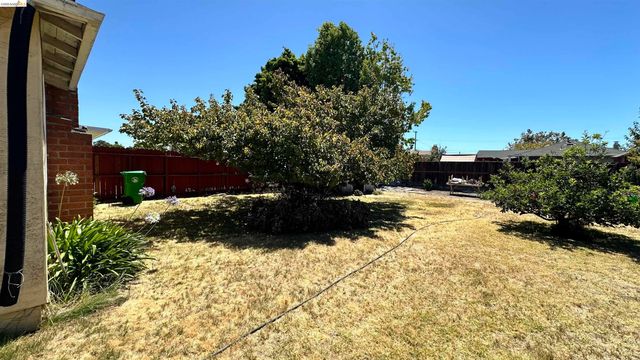 15357 Edgemoor St, San Leandro, CA 94579