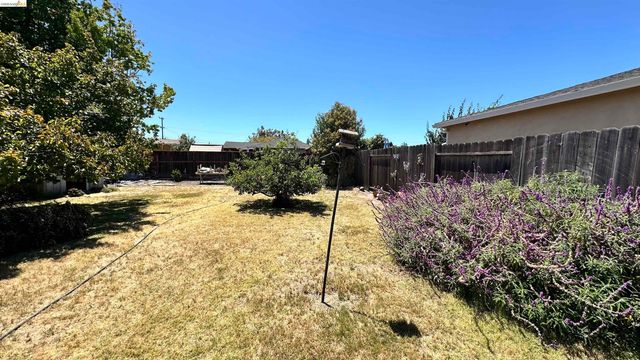 15357 Edgemoor St, San Leandro, CA 94579