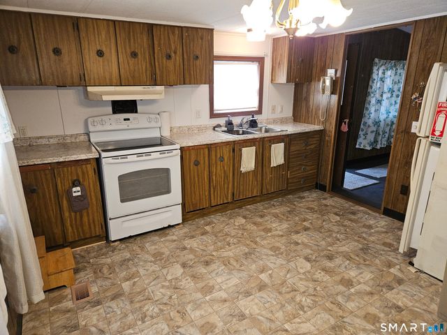 24 Greenlawn Drive, Danbury, CT 06810