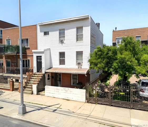 25-14 Crescent Street, Astoria, NY 11102