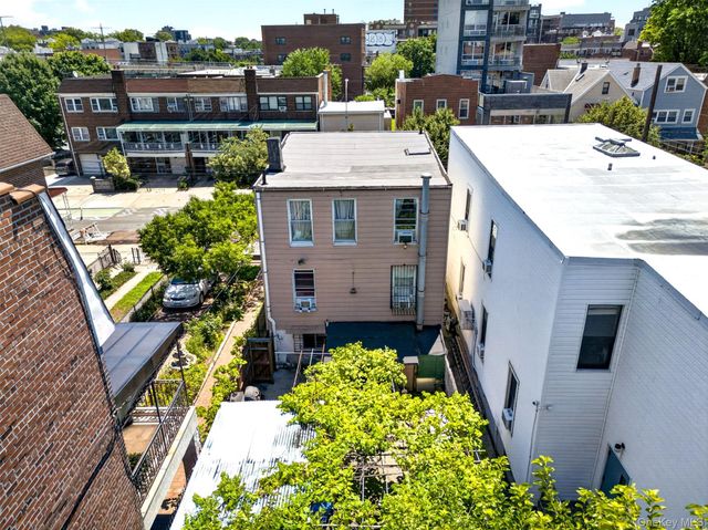 25-14 Crescent Street, Astoria, NY 11102