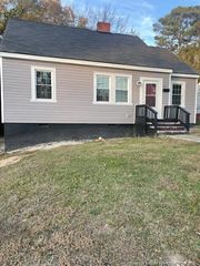 216 Oakland Drive, Fayetteville, NC 28301