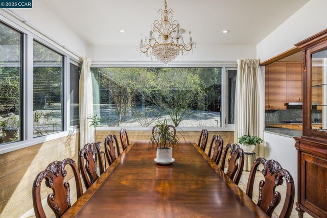 2 Crane Ct, Orinda, CA 94563