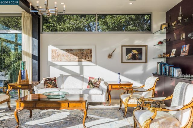 2 Crane Ct, Orinda, CA 94563