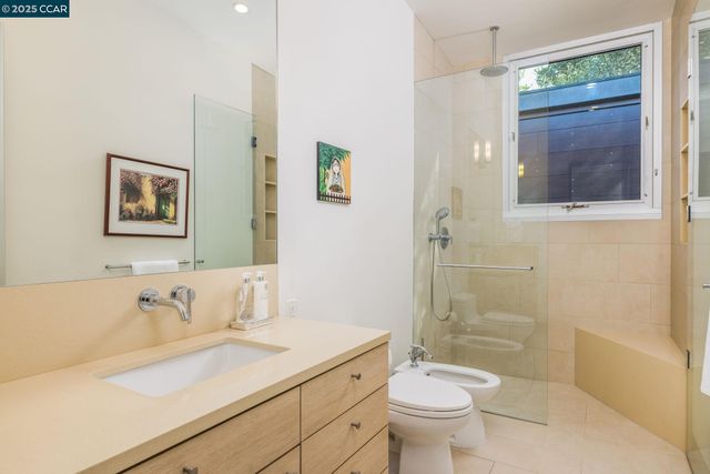 2 Crane Ct, Orinda, CA 94563