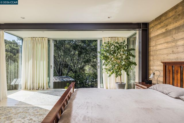 2 Crane Ct, Orinda, CA 94563