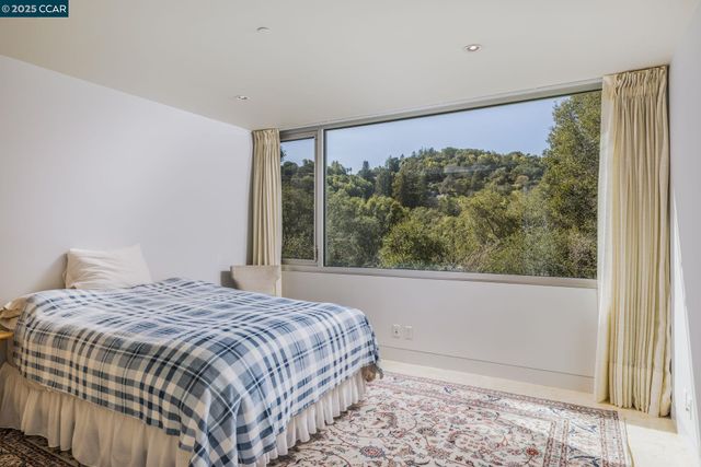 2 Crane Ct, Orinda, CA 94563