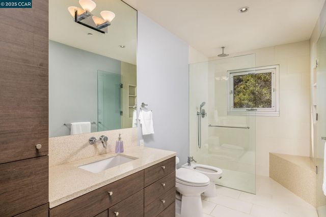 2 Crane Ct, Orinda, CA 94563