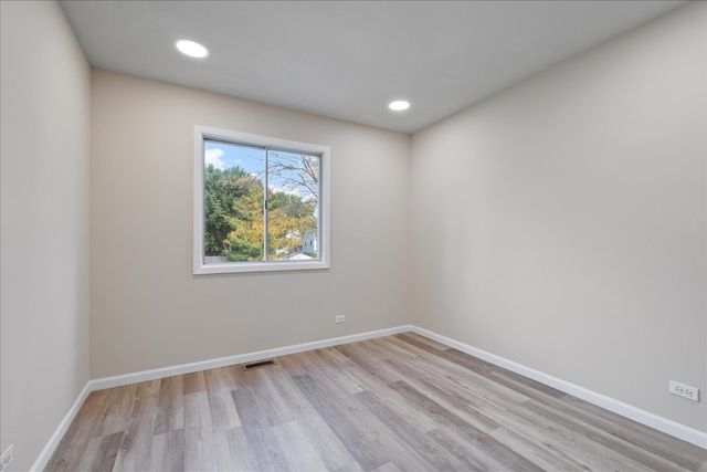 223 AUGUSTA Drive, Vernon Hills, IL 60061