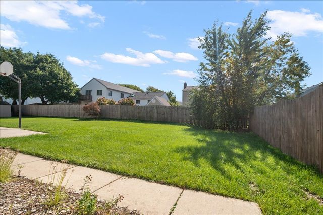 223 AUGUSTA Drive, Vernon Hills, IL 60061
