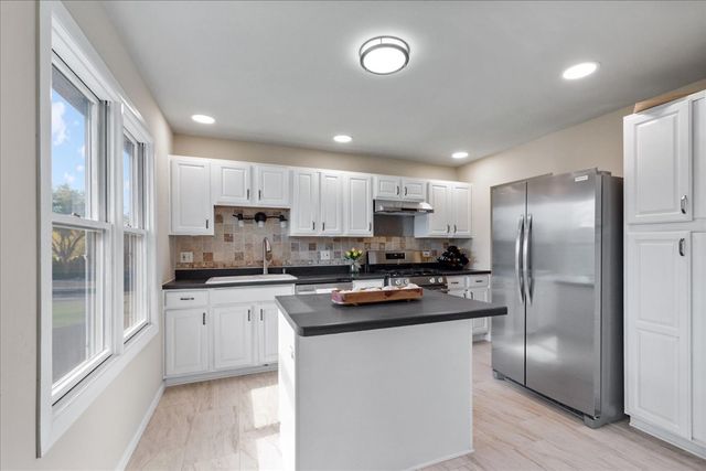223 AUGUSTA Drive, Vernon Hills, IL 60061