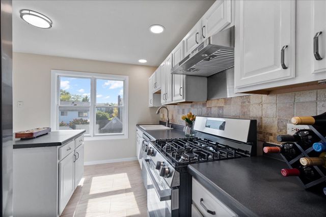 223 AUGUSTA Drive, Vernon Hills, IL 60061