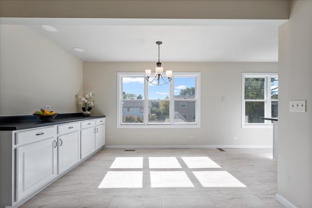 223 AUGUSTA Drive, Vernon Hills, IL 60061