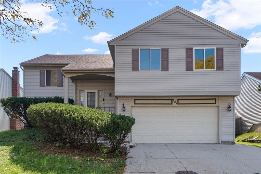 223 AUGUSTA Drive, Vernon Hills, IL 60061