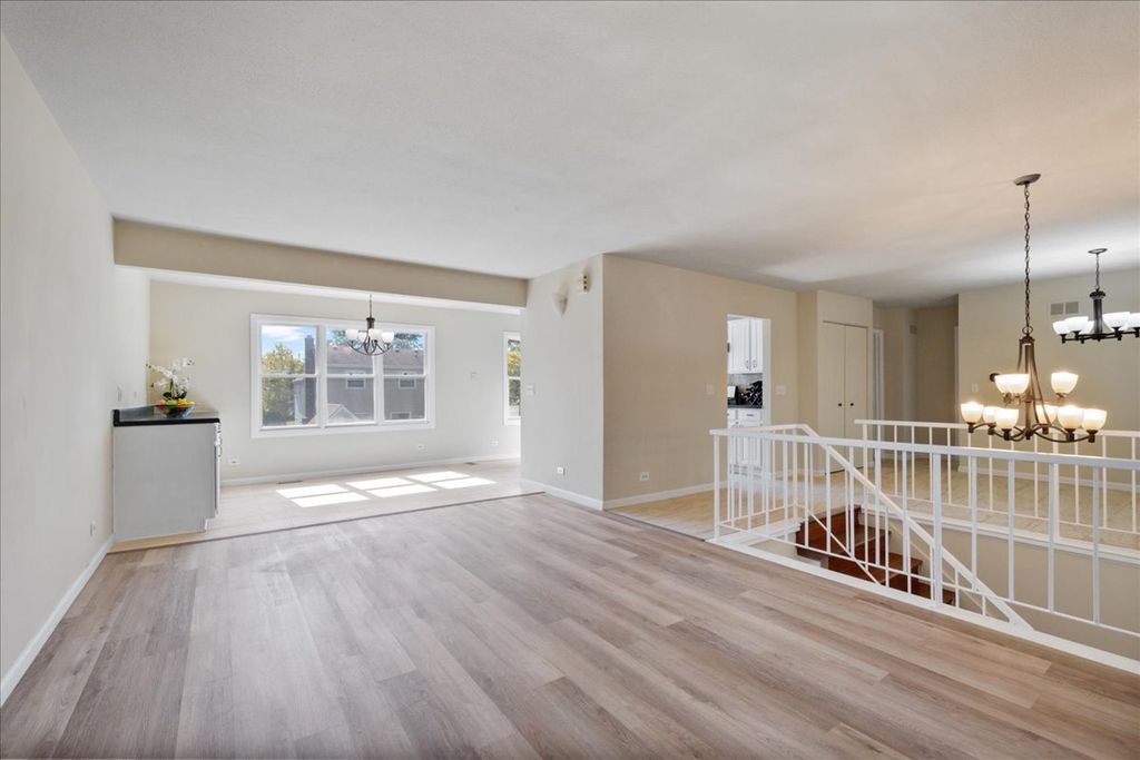 223 AUGUSTA Drive, Vernon Hills, IL 60061 — photo 2