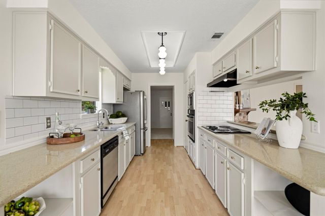 13539 Brook Hollow Drive, Sugar Land, TX 77498